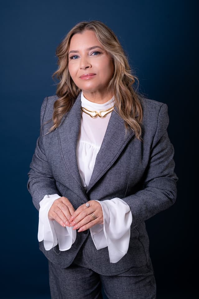 Retrato profissional de Renata Matheus, fundadora da RM Gente e Gestão